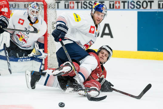 Andrew Bodnarchuk  of Red Bull Munich and Max Friberg of