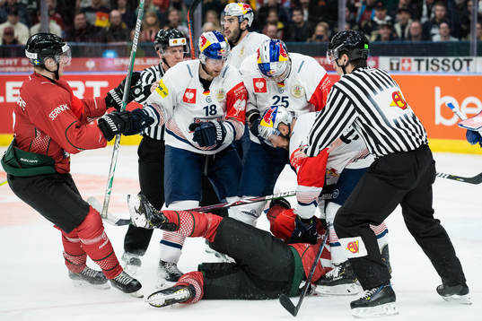 Ponthus Westerholm of Frölunda and Matthew Stajan and