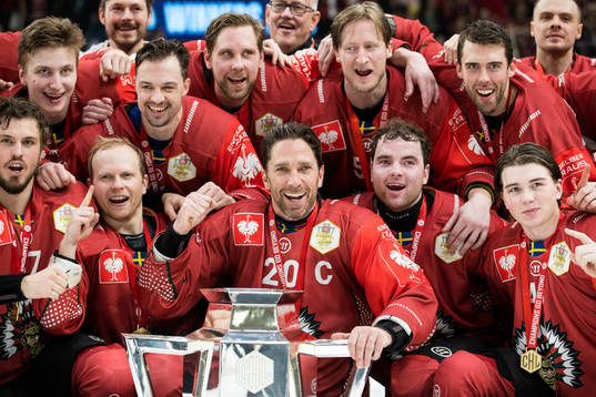 Players of Frölunda celebrates with the trophy