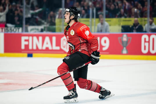 Samuel Fagemo of Frölunda celebrates scoring 1-0