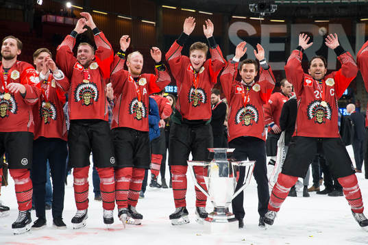 Players of Frölunda celebrates