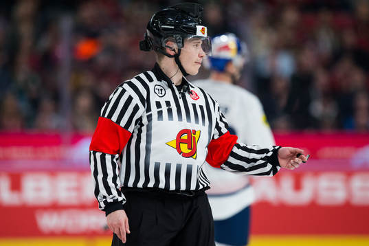 Referee Mikko Kaukokari