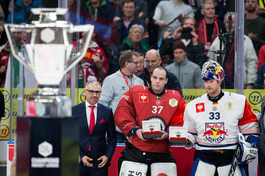 Goalkeeper Johan Gustafsson of Frölunda and goalkeeper