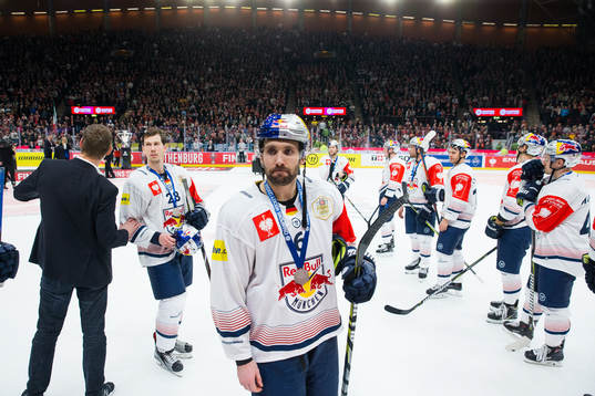 Daryl Boyle of Red Bull Munich looks dejected
