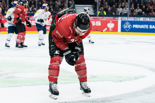 Rhett Rakhshani of Frölunda leaves the ice