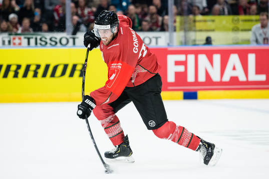 Brandon Gormley of Frölunda takes the shot