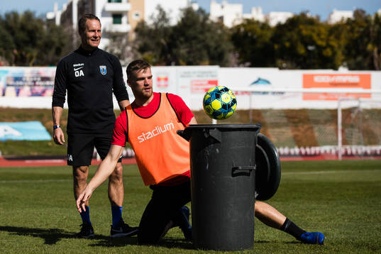 Sportchef Ola Andersson och målvakt Lukas Jonsson