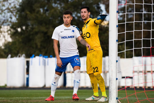 Norrköpings Jordan Larsson och Farenses målvakt Daniel