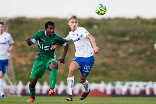Farenses David Moura i kamp om bollen med Norrköpings