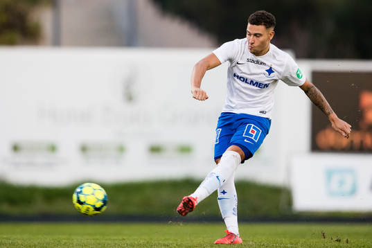 Norrköpings Jordan Larsson med en straff