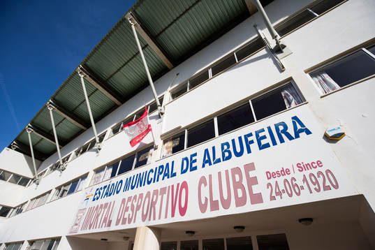 Exteriör av Estadio Municipal de Albuferia