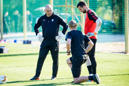 Målvaktstränaren Jonnie Fedel och goalkeeper Dusan