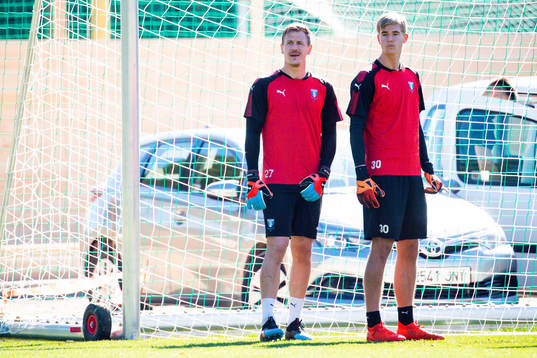 Målvakt Johan Dahlin och målvakt Mathias Nilsson