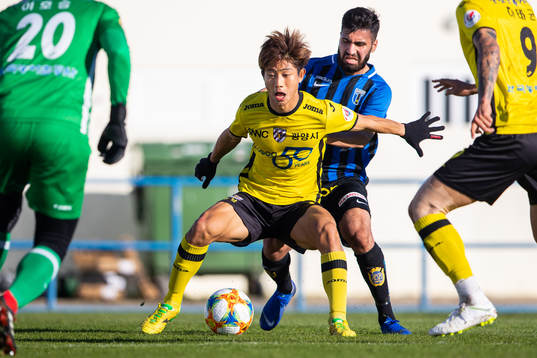 Jeonnam Dragons Kim Minjun och Sirius Sherko Faiqi