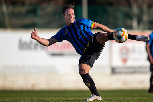 Bläddra bland fler bilder av Fotboll, Träningsmatch, Sirius - Jeonnam Dragons