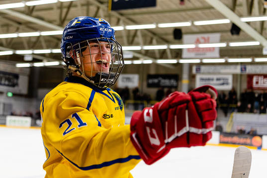 Sveriges Isak Garfve jublar