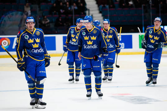 Emil Larsson  and Fredrik Händemark  looks dejected