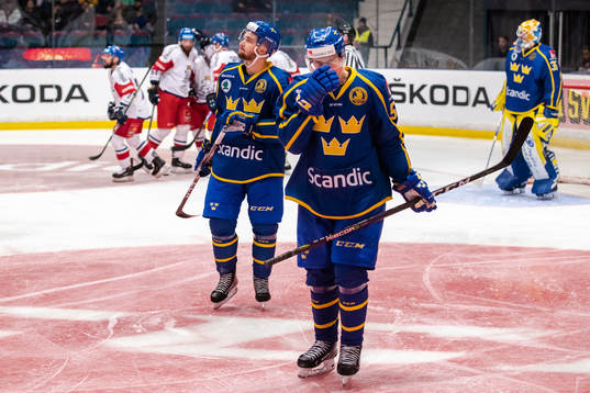 Players of Sweden looks dejected