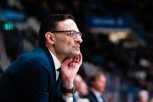 assistant coach Peter Popovic of Sweden