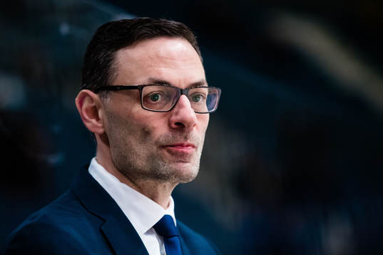 of Sweden assistant coach Peter Popovic a head of the