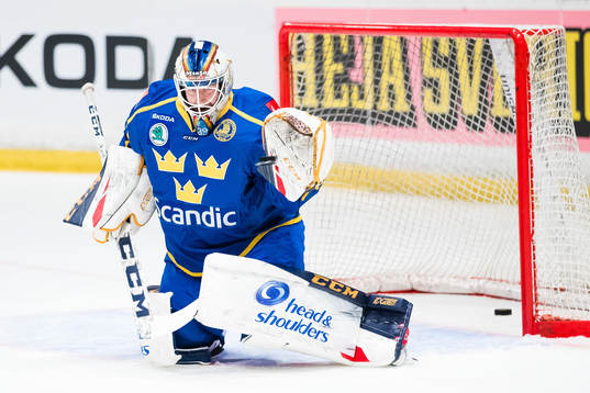 Goaltender Adam Reideborn a head of the Beijer Hockey Games