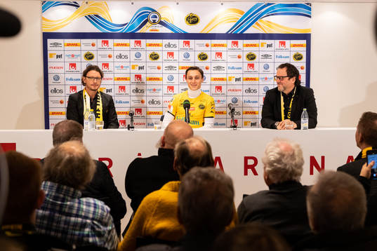 Nyförvärvet Jonathan Levi med klubbchef Stefan Andreasson