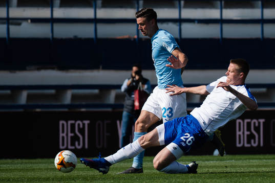 Marcus Antonsson of Malmö FF and Evgen Burda of Dinamo Kiev