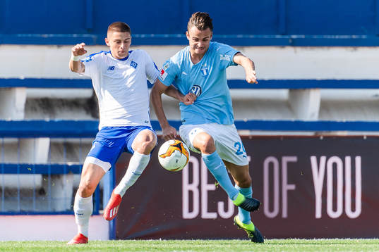 Vitalii Mykolenko of Dinamo Kiev and Andreas Vindheim of