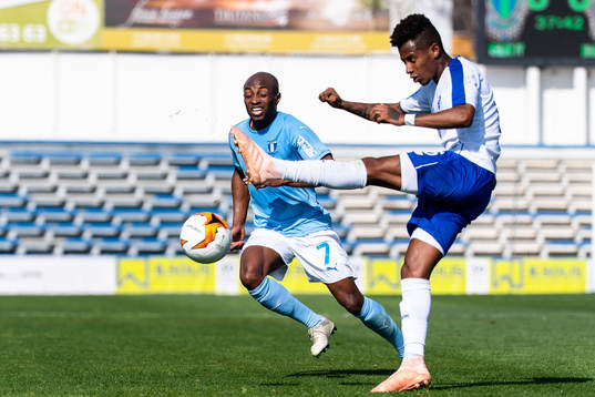 Fouad Bachirou of Malmö FF and Tche Tche of Dinamo Kiev