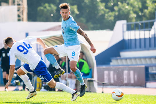 Arnor Traustason of Malmö FF and Tomasz Kedziora of Dinamo