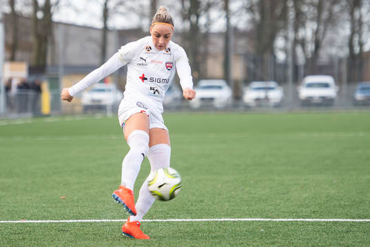Rosengårds Sanne Troelsgaard Nielsen skjuter