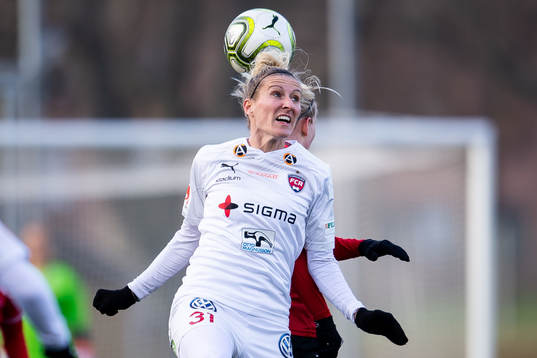 Rosengårds Anja Mittag nickar