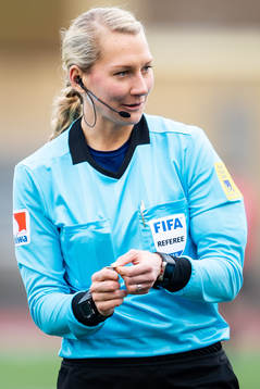 Domare Tess Olofsson med mynt