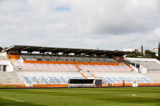 Generell vy av Estadio Municipal de Albufeira innan en