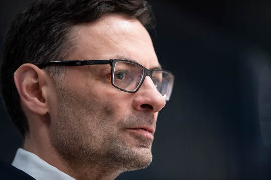 assistant coach Peter Popovic of Sweden