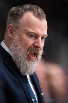 head coach Rikard Grönborg of Sweden
