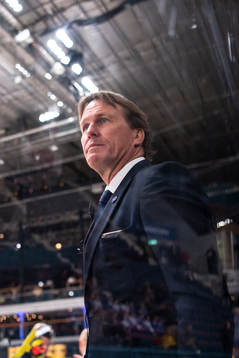 assistant coach Johan Garpenlöv of Sweden