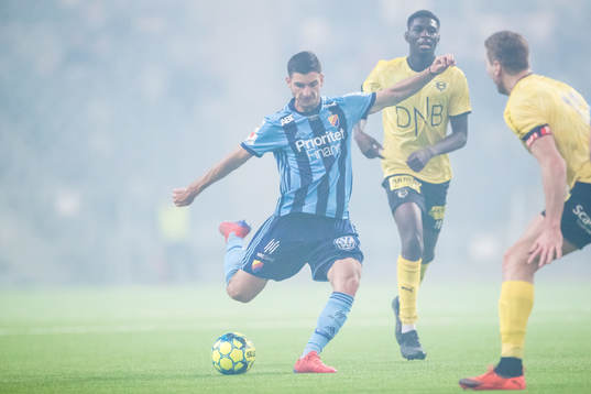 Djurgårdens Besard Sabovic oc Lilleströms Sheriff Sinyan