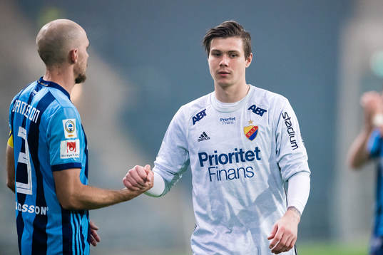 Djurgårdens målvakt Per Kristian Bråtveit tackas av