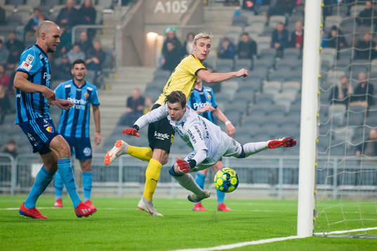 Lilleströms Erik Naesbak Brenden gör 1-1 bakom