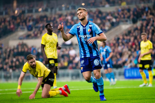 Djurgårdens Jesper Karlström gör tummen upp