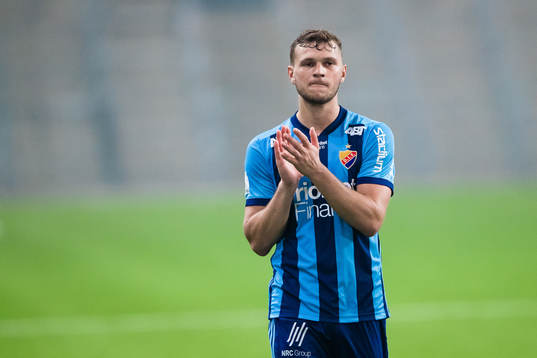 Djurgårdens Jesper Karlström applåderar publiken