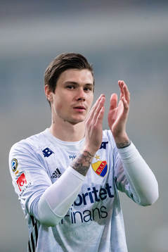 Djurgårdens målvakt Per Kristian Bråtveit applåderar