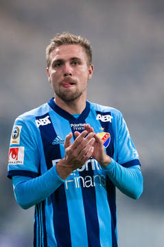 Djurgårdens Jonathan Ring applåderar publiken