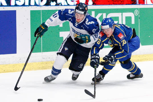 Eemeli Suomi of Finland and Dennis Rasmussen of Sweden