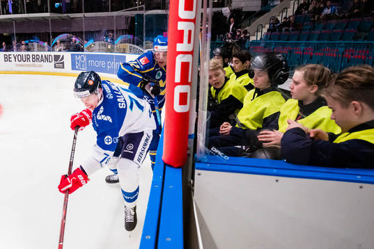 Jere Sallinen of Finland and Joel Kellman of Sweden