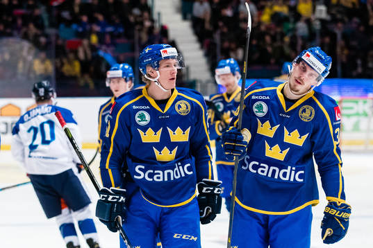 Emil Sylvegård and Emil Larsson looks dejected