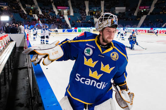 Goaltender Adam Reideborn a head of the Beijer Hockey Games
