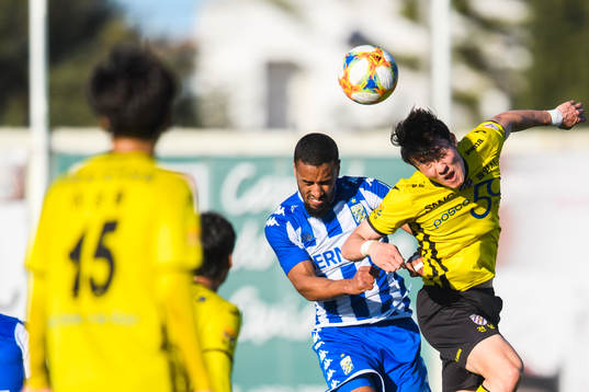IFK Göteborgs Junes Barny  och Jeonnam Dragons Shin Jinha