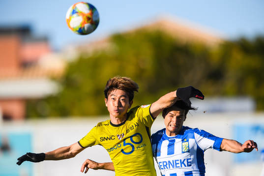 Jeonnam Dragons Kim Minjun och IFK Göteborgs Amin Affane